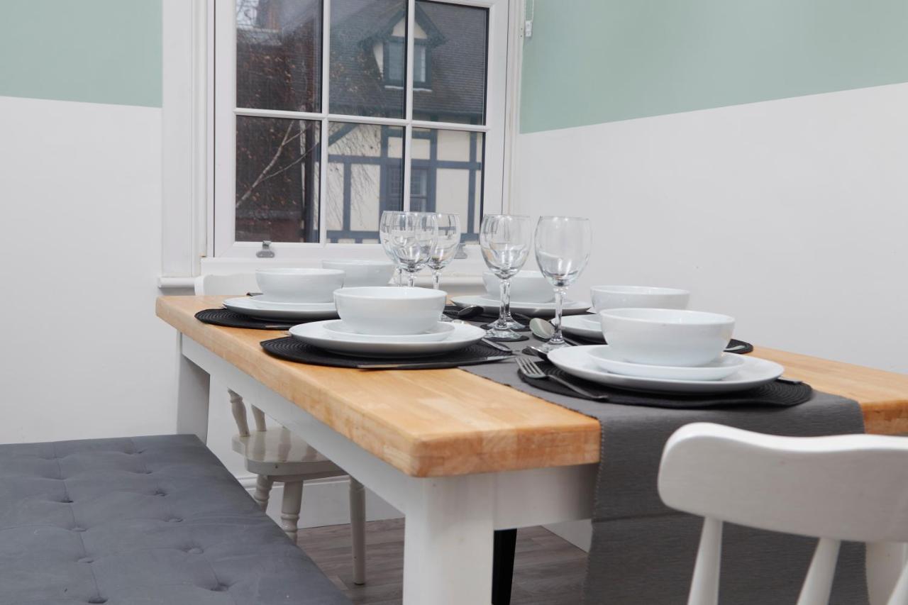 Stunning Two Bedroom Apartment By Purestay Short Lets & Serviced Accommodation Warwickshire With Parking Стретфорд-на-Ейвоні Екстер'єр фото